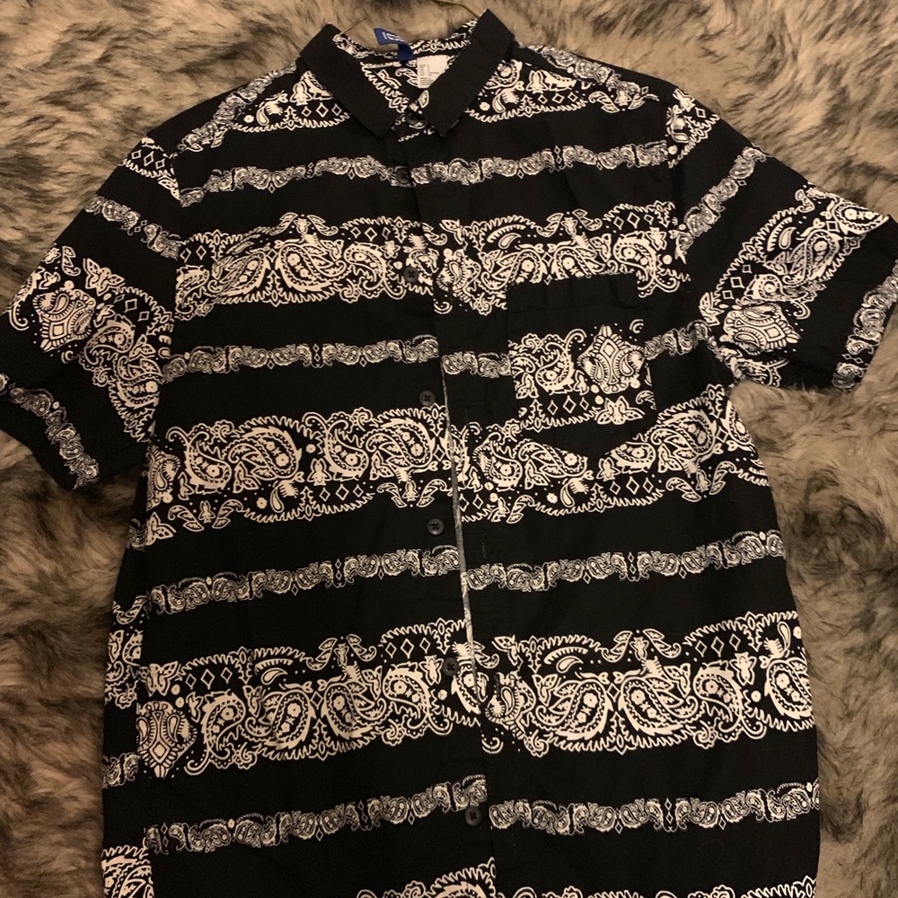 Short sleeve button down